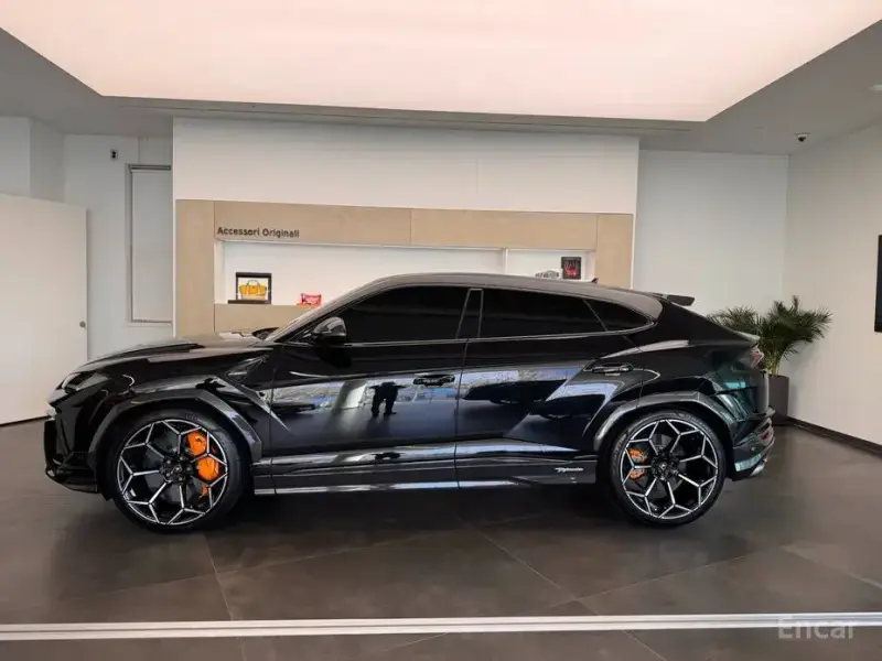 2024 Lamborghini Urus с пробегом 9 800 км