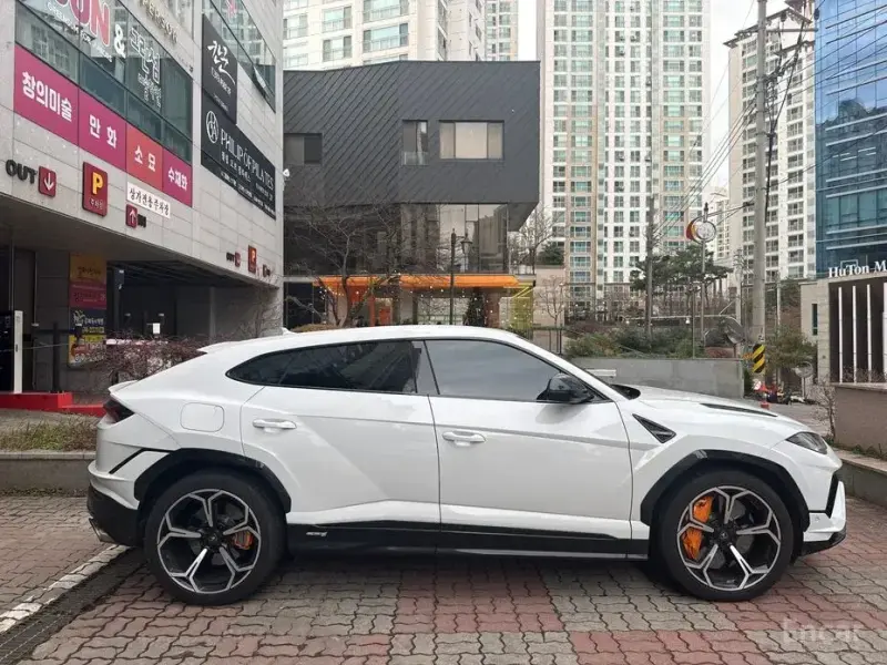 2024 Lamborghini Urus с пробегом 9 500 км
