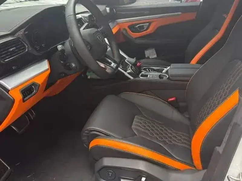 2024 Lamborghini Urus с пробегом 9 500 км