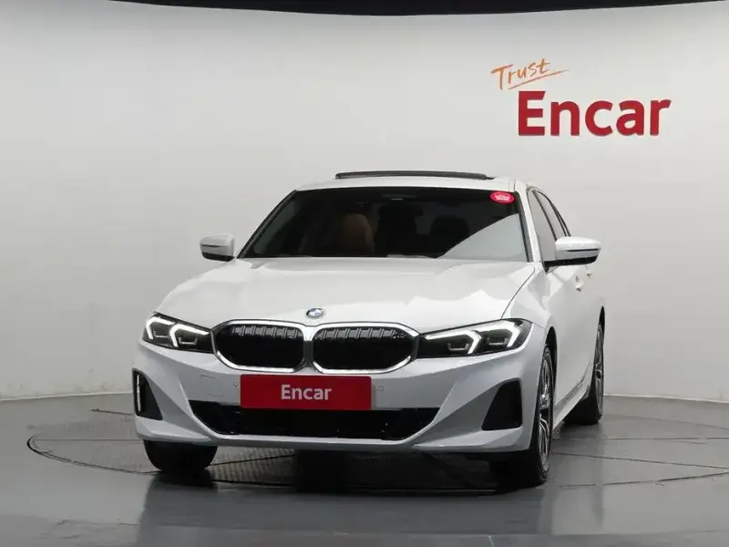 2023 BMW 3 серии с пробегом 12 393 км
