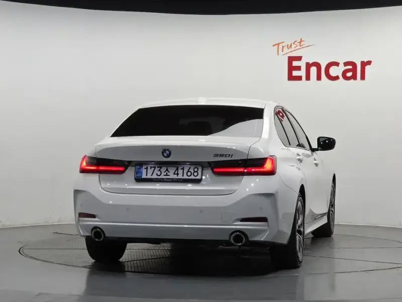 2023 BMW 3 серии с пробегом 12 393 км