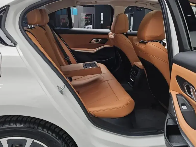2023 BMW 3 серии с пробегом 12 393 км