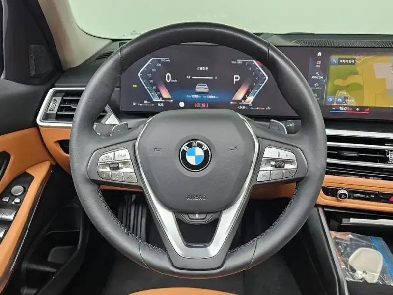 2023 BMW 3 серии с пробегом 12 393 км