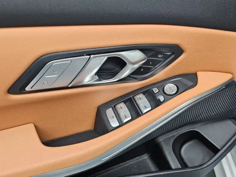 2023 BMW 3 серии с пробегом 12 393 км