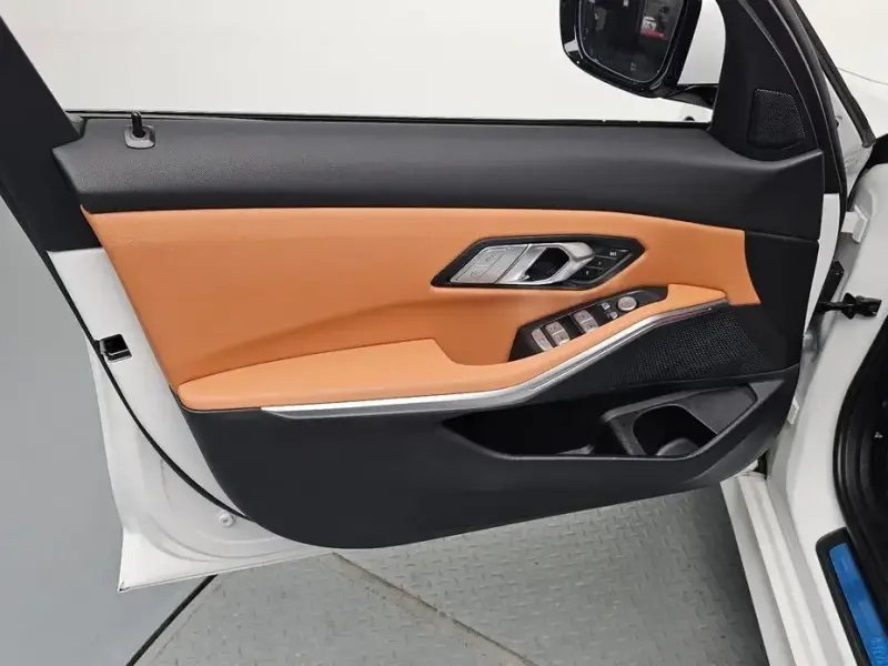 2023 BMW 3 серии с пробегом 12 393 км
