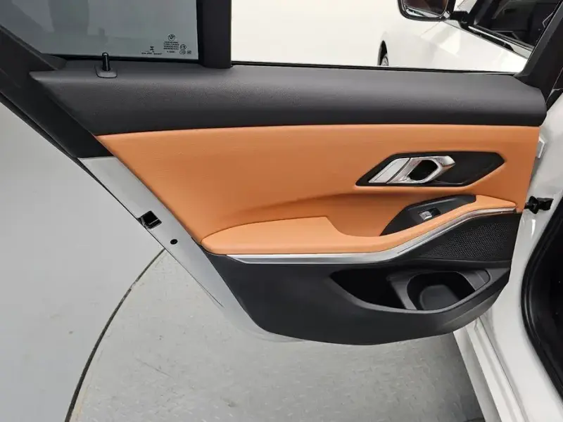 2023 BMW 3 серии с пробегом 12 393 км