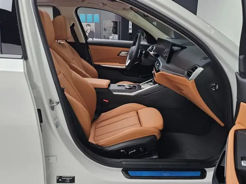 2023 BMW 3 серии с пробегом 12 393 км