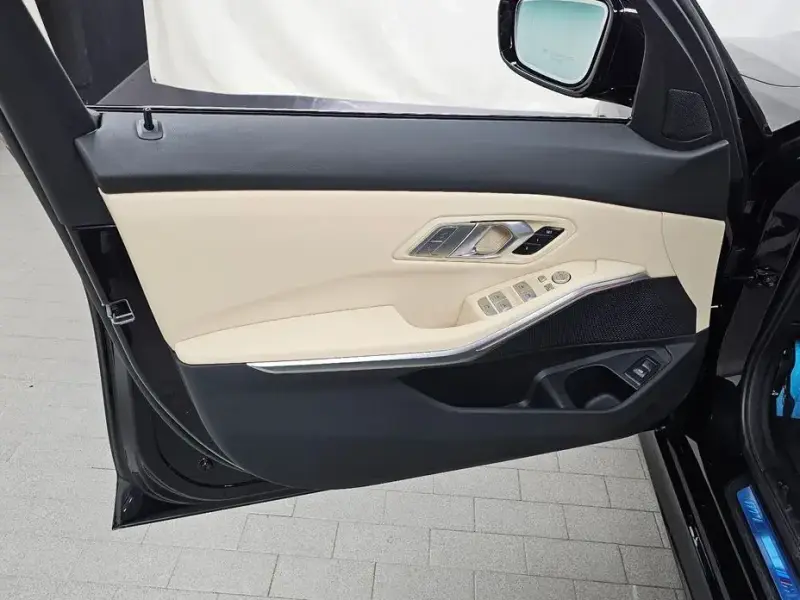 2023 BMW 3 серии с пробегом 5 927 км