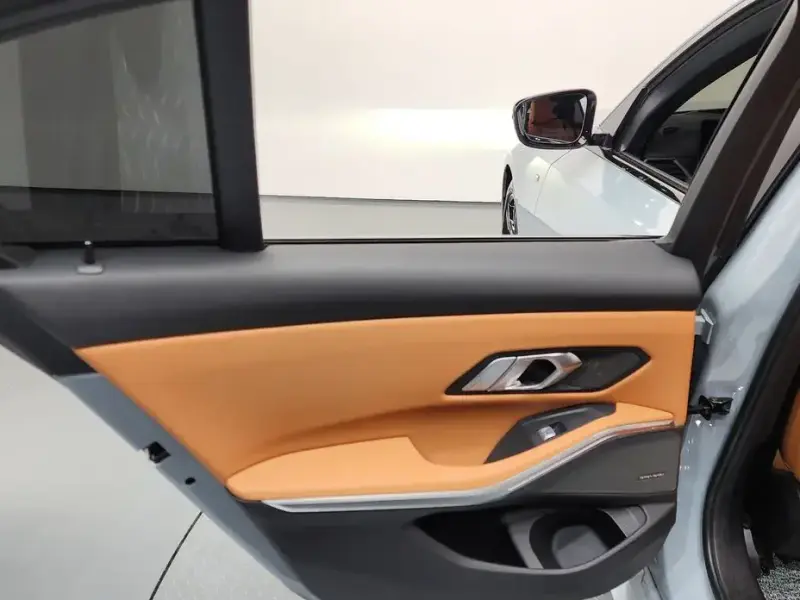 2023 BMW 3 серии с пробегом 43 953 км