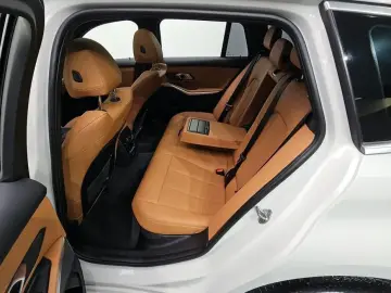 2023 BMW 3 серии с пробегом 33 920 км