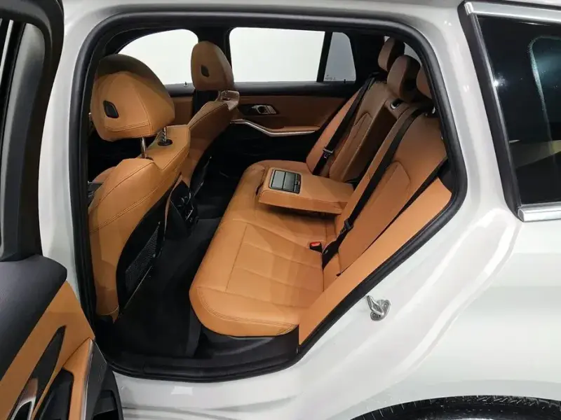 2023 BMW 3 серии с пробегом 33 920 км