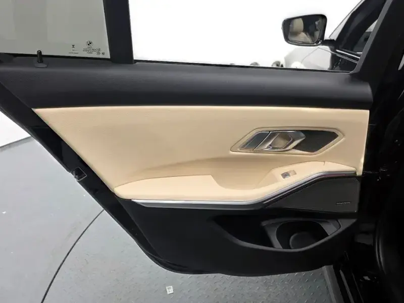 2023 BMW 3 серии с пробегом 30 282 км