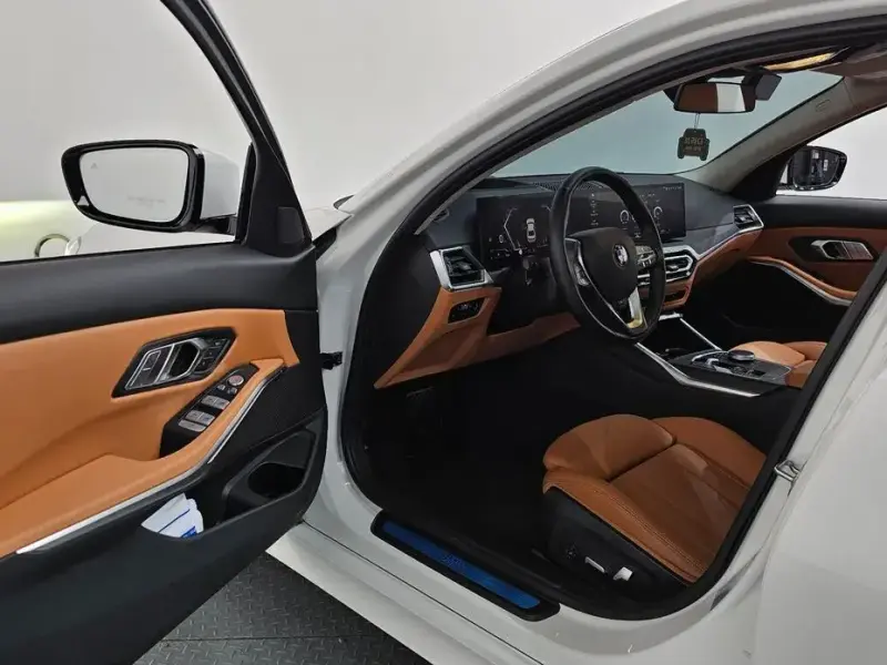 2023 BMW 3 серии с пробегом 12 811 км