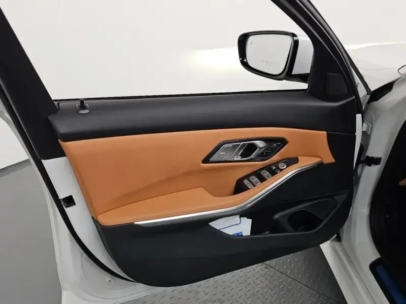 2023 BMW 3 серии с пробегом 12 811 км