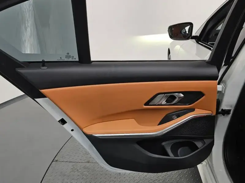 2023 BMW 3 серии с пробегом 12 811 км
