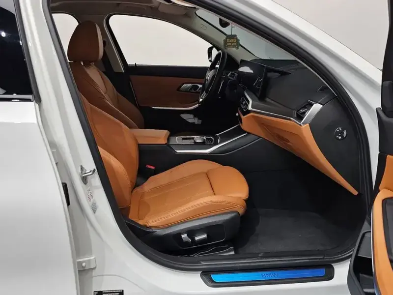 2023 BMW 3 серии с пробегом 12 811 км