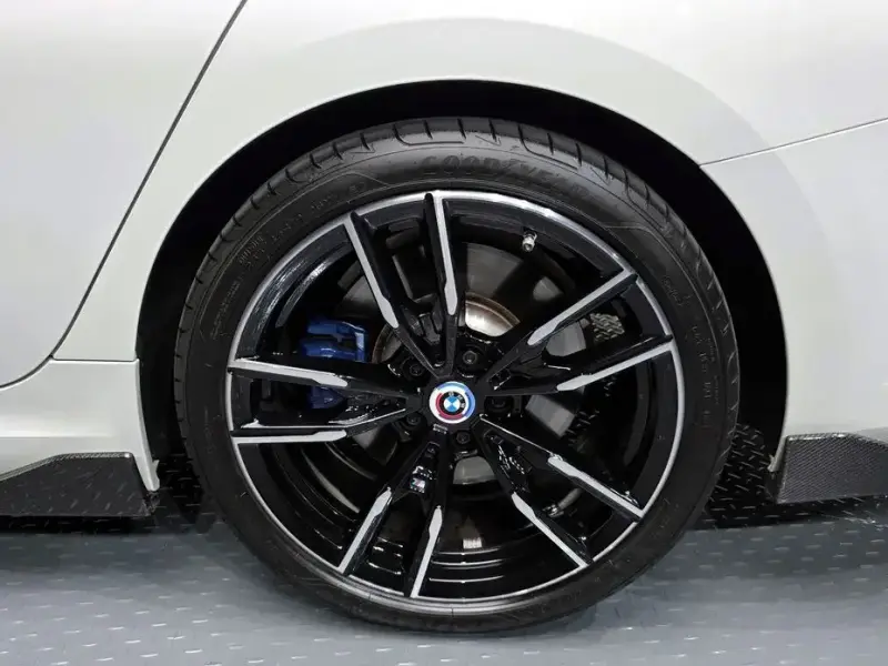 2023 BMW 3 серии с пробегом 24 557 км