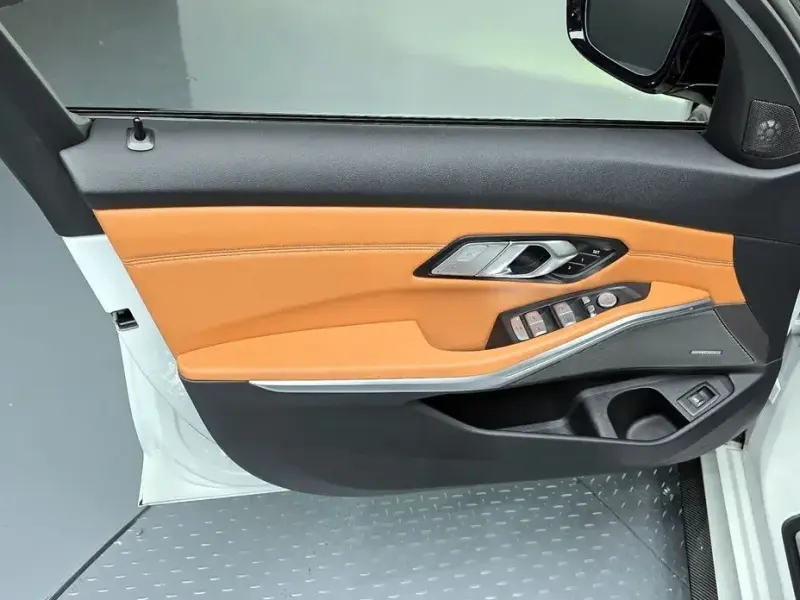 2023 BMW 3 серии с пробегом 24 557 км