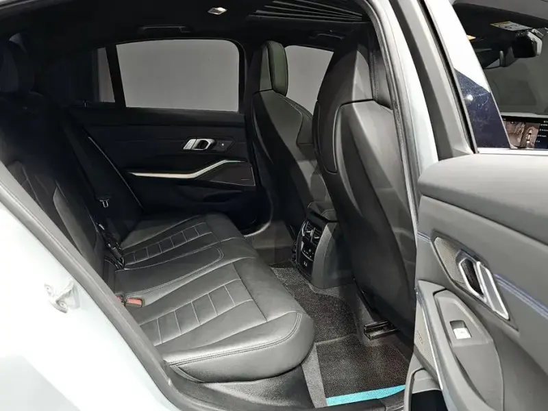 2023 BMW 3 серии с пробегом 21 413 км