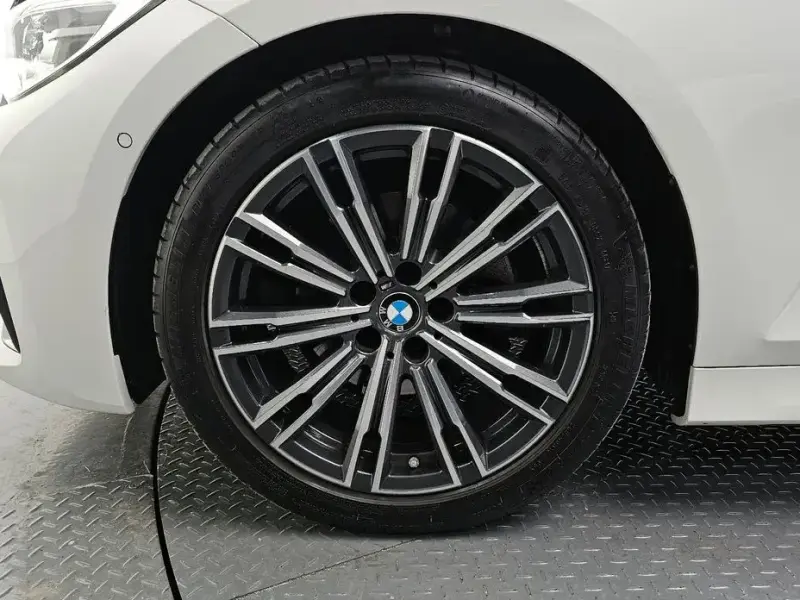 2022 BMW 3 серии с пробегом 42 687 км