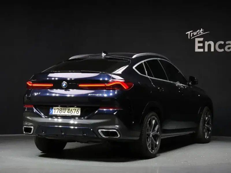 2021 BMW X6 с пробегом 15 468 км