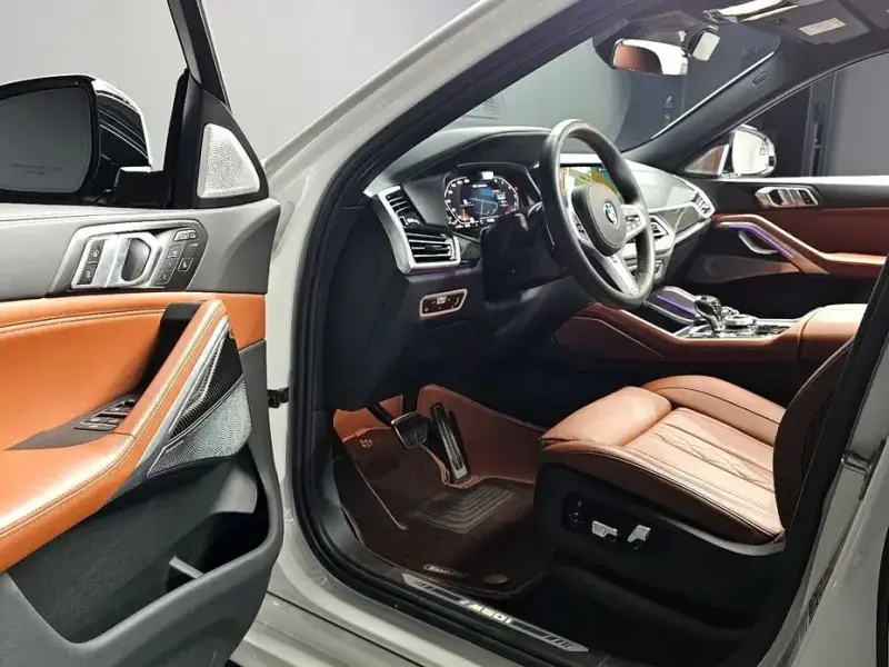 2023 BMW X6 с пробегом 10 694 км