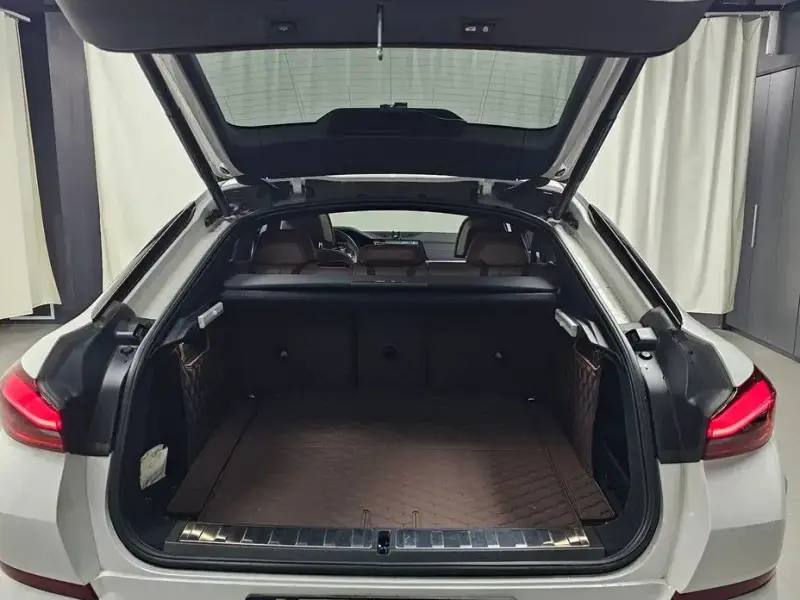 2023 BMW X6 с пробегом 24 748 км