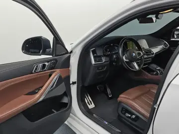 2023 BMW X6 с пробегом 84 493 км