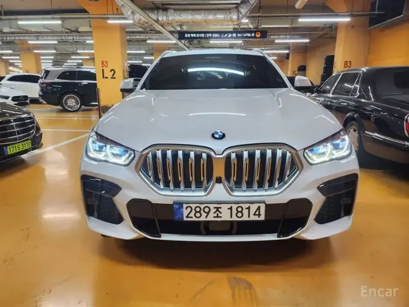 2023 BMW X6 с пробегом 12 500 км