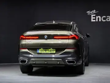 2022 BMW X6 с пробегом 67 701 км