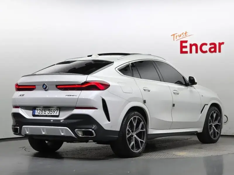 2023 BMW X6 с пробегом 29 187 км