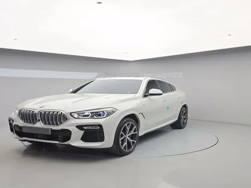 2021 BMW X6 с пробегом 83 329 км