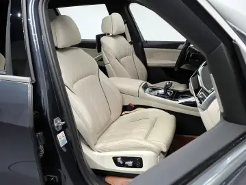 2021 BMW X7 с пробегом 30 584 км
