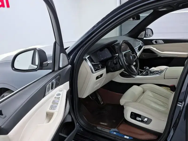 2021 BMW X7 с пробегом 30 584 км