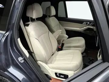 2021 BMW X7 с пробегом 30 584 км