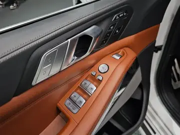 2022 BMW X7 с пробегом 76 069 км
