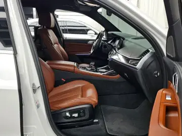 2022 BMW X7 с пробегом 63 032 км