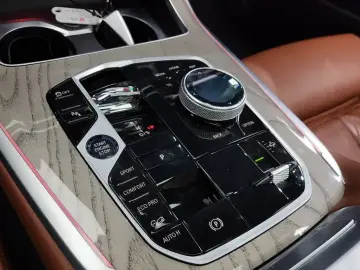 2023 BMW X7 с пробегом 64 679 км