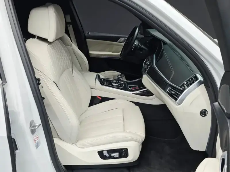 2022 BMW X7 с пробегом 43 852 км