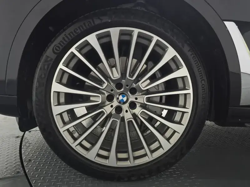 2022 BMW X7 с пробегом 28 870 км