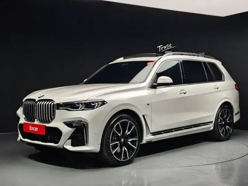 2022 BMW X7 с пробегом 13 913 км
