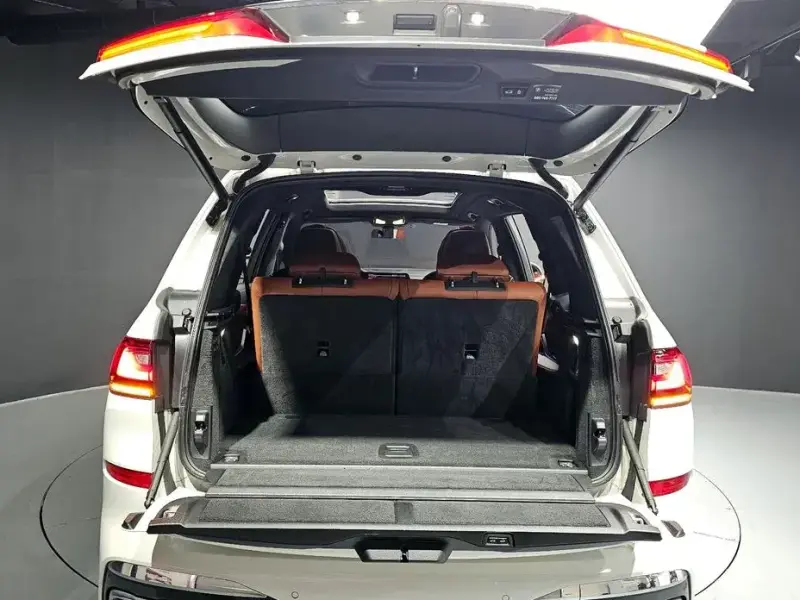 2022 BMW X7 с пробегом 13 913 км