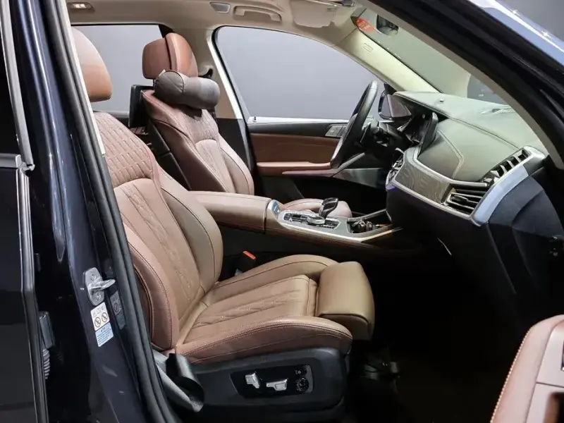 2021 BMW X7 с пробегом 27 376 км