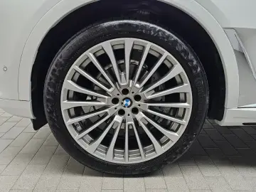 2022 BMW X7 с пробегом 23 573 км