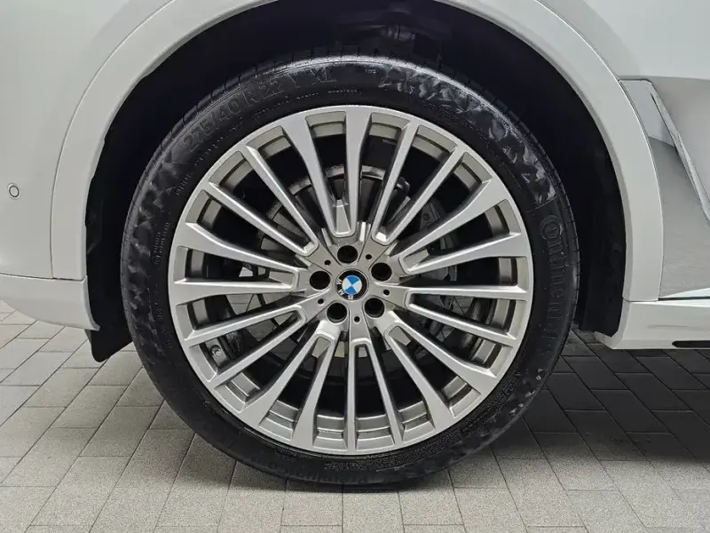 2022 BMW X7 с пробегом 23 573 км