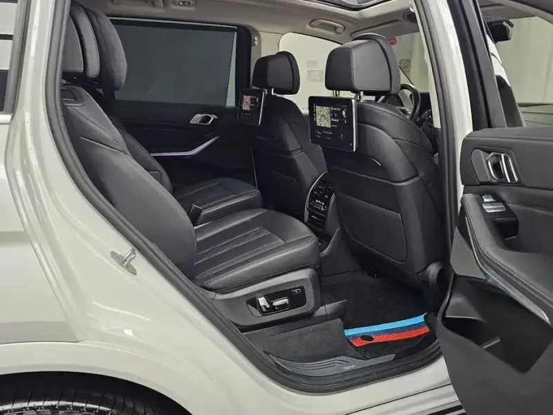 2022 BMW X7 с пробегом 23 573 км