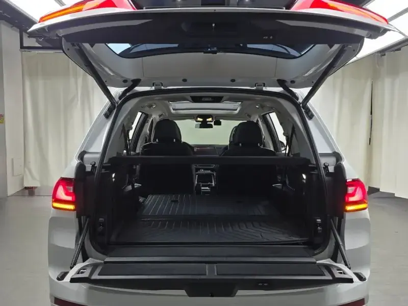 2022 BMW X7 с пробегом 23 573 км