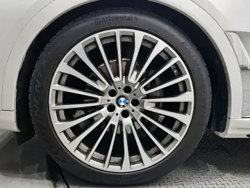 2021 BMW X7 с пробегом 39 595 км