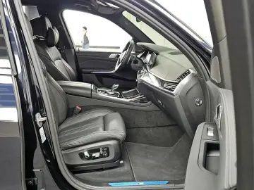 2022 BMW X7 с пробегом 30 083 км