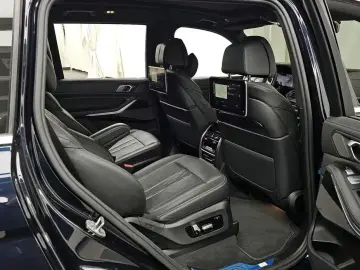 2022 BMW X7 с пробегом 30 083 км